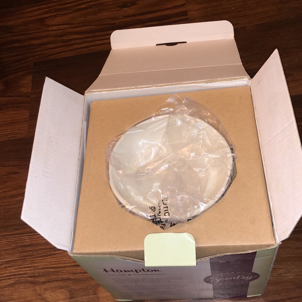 NEW Scentsy Hampton Full Size Warmer - Picture 6 of 7